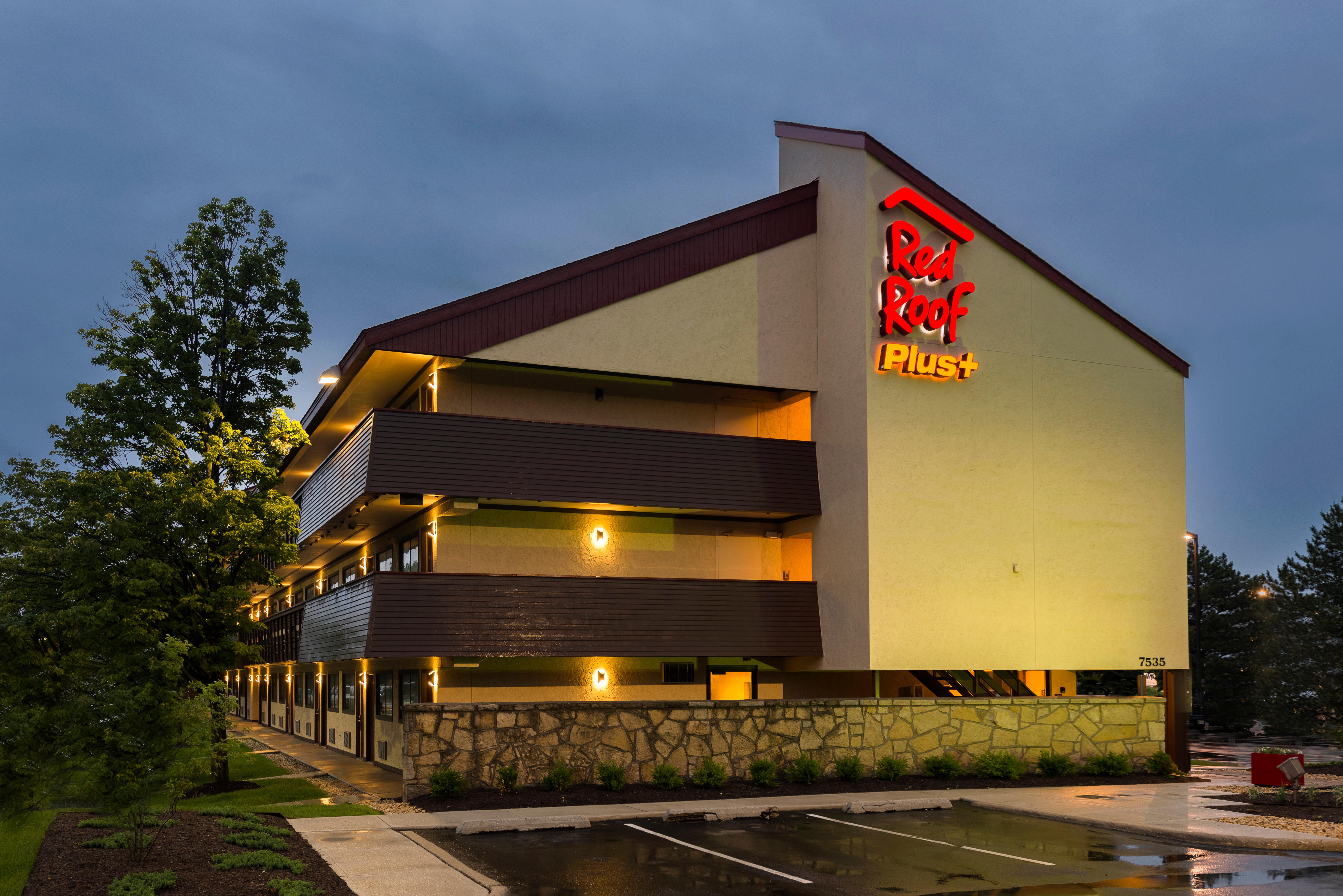 Red Roof Inn Plus+ Chicago - Уиллоубрук Экстерьер фото