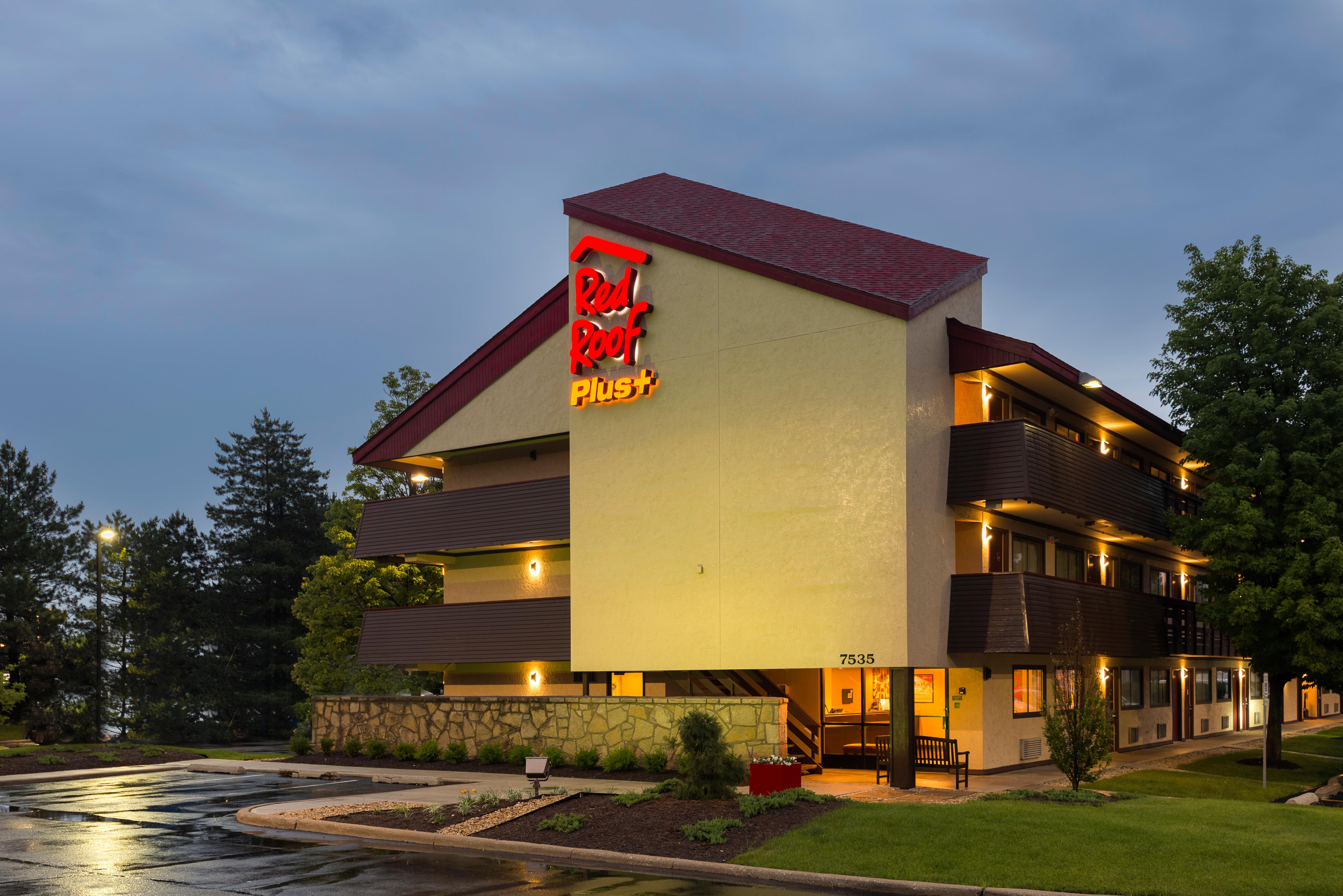 Red Roof Inn Plus+ Chicago - Уиллоубрук Экстерьер фото