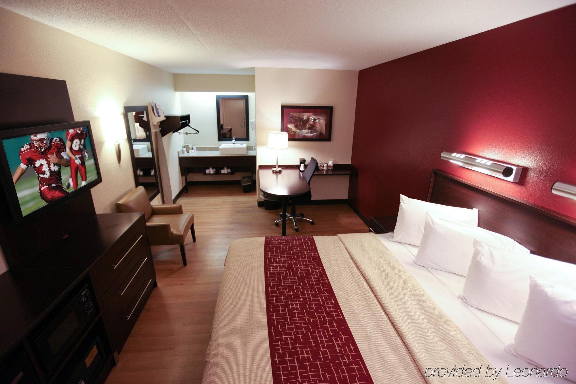 Red Roof Inn Plus+ Chicago - Уиллоубрук Экстерьер фото